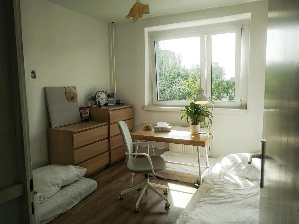 Female With Vegan Breakfast Accommodatie bij particulieren